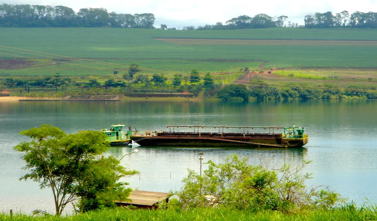 Embarcação da VRG no Rio Grande